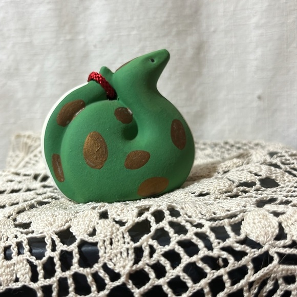 Green Ceramic Snake Bell Made in Japan Animal Figurine with Red Rope - Picture 3 of 8